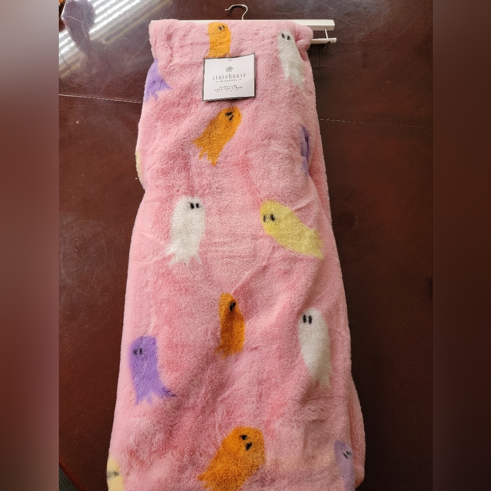 Homegoods Halloween Storehouse GHOST Pink Pastel Soft Cozy Plush Blanket NEW